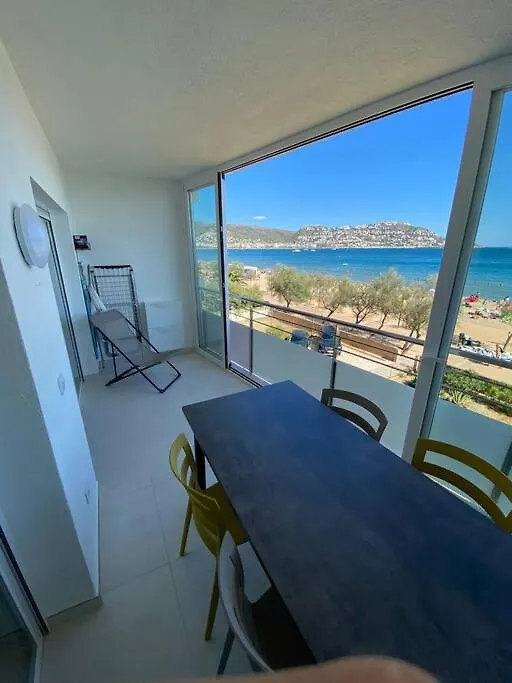 Superbe Appartement Premiere Ligne De Mer Roses